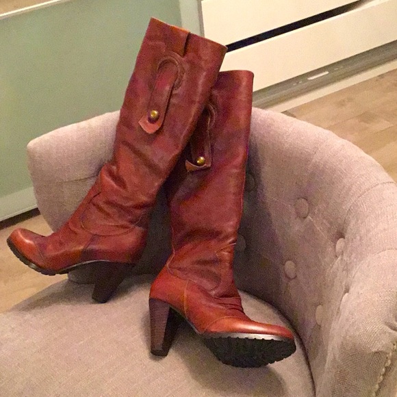 Beautiful brand new 7.5 long leather boots. - Picture 1 of 3